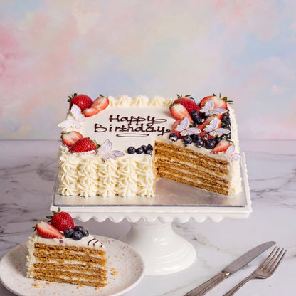 Decorated cake with honey cake base from the Happy Family bakery
